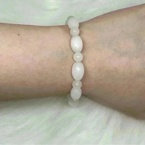 White Rabbit Beaded Bracelet - Picture 6 of 7